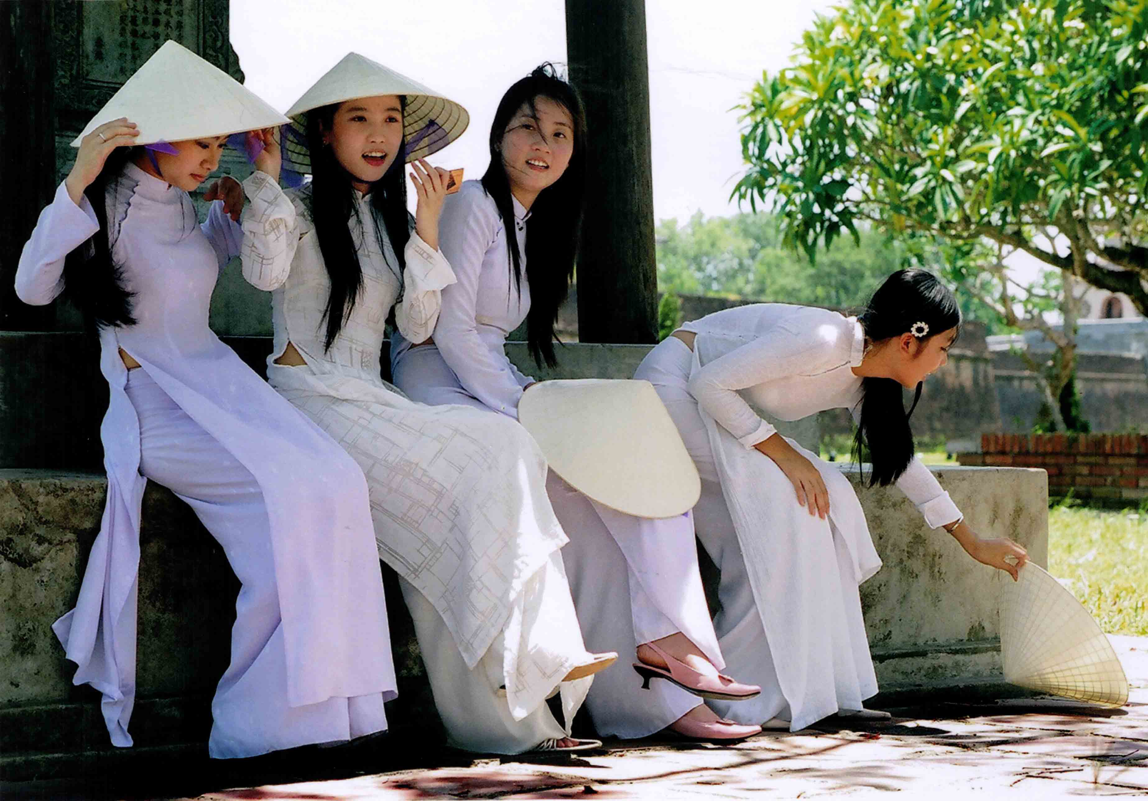 传统服装的越南女孩 图库摄影片. 图片 包括有 越南, 重要, 节假日, 服装, 庆祝, 女孩, 纵向 - 136889632